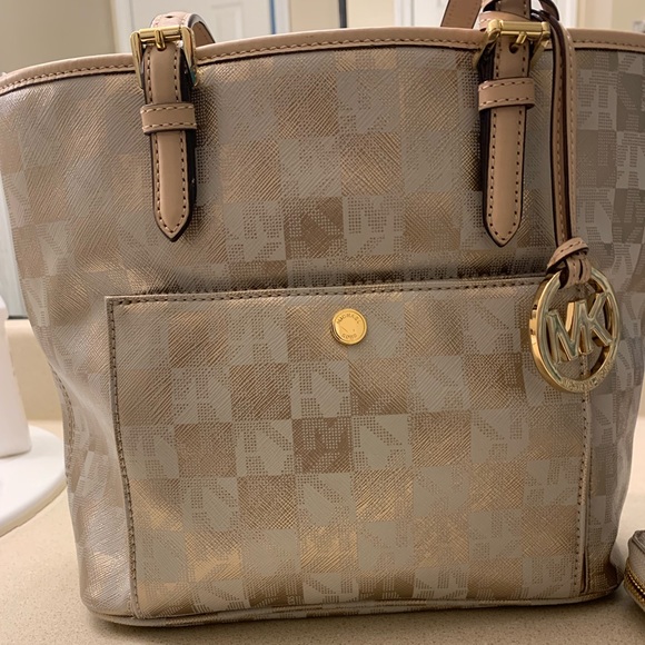 Rose Gold Micheal Kors Tote and Matching Wallet - Picture 1 of 7